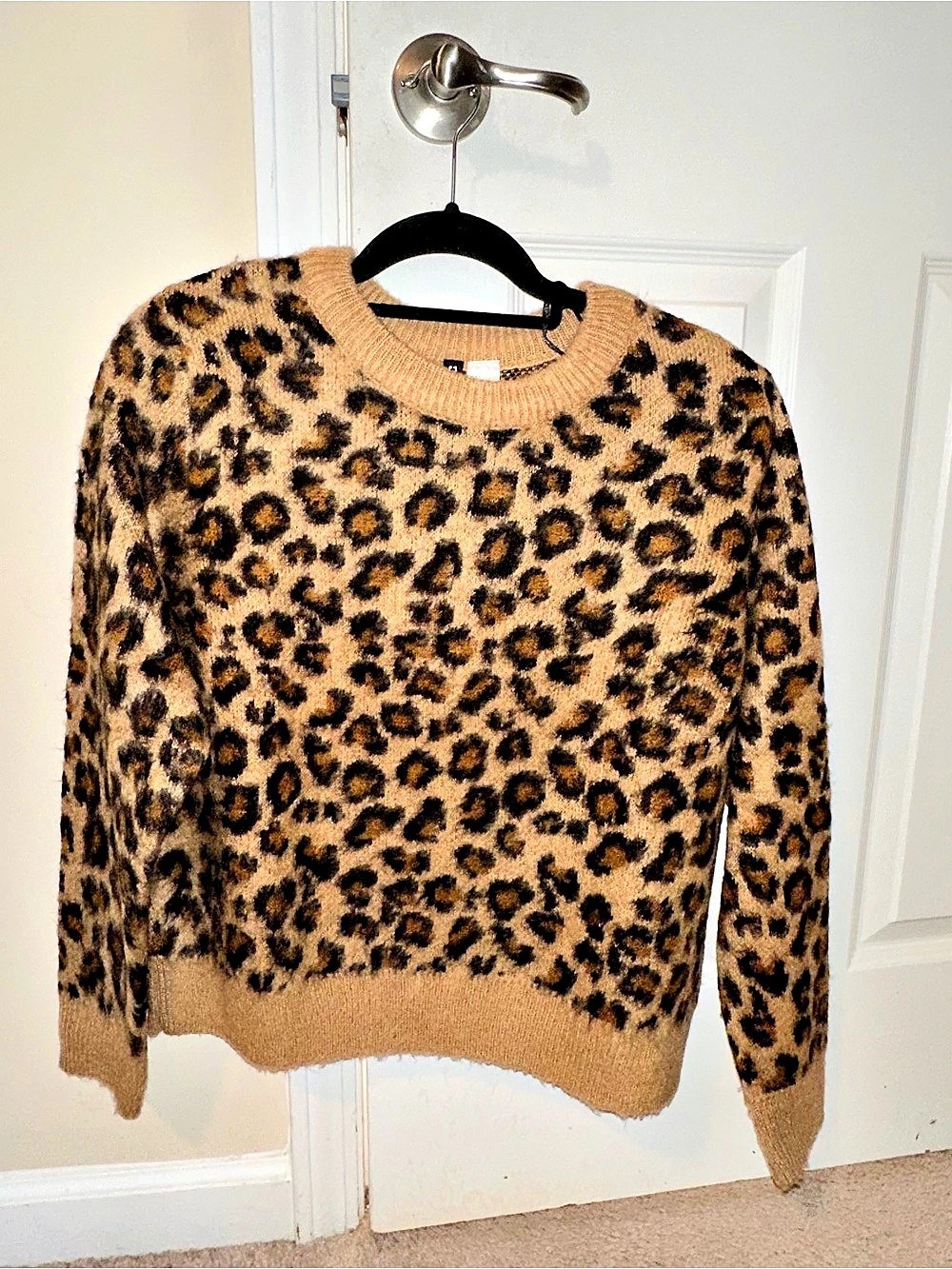 H&M Leopard Print Sweater Size Large